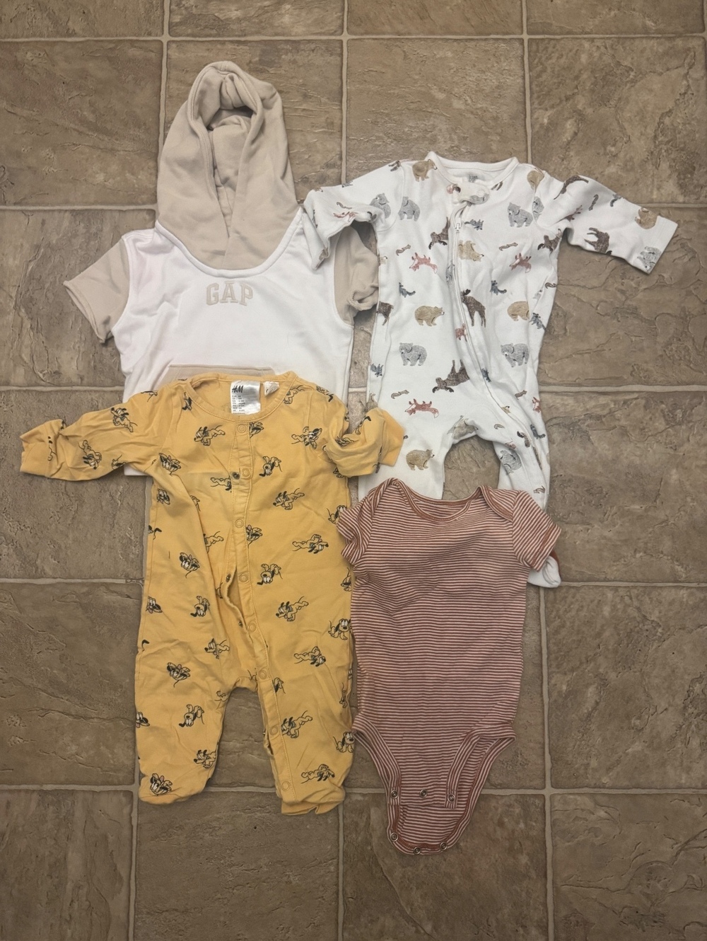 Baby Neutral Clothes Bundle 4 Pc 6-12M Gap Carters H&M Bodysuit Hoodie Disney